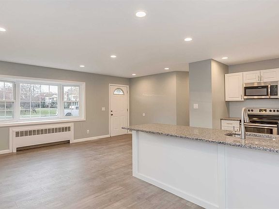 3rd image of 61 Mount Vernon Ave