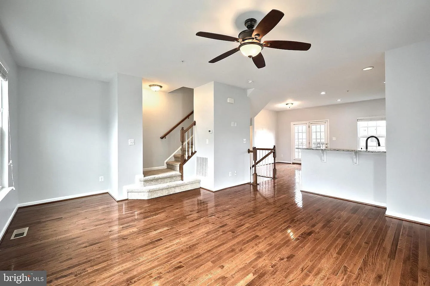 3 bed, 2.5 bath, 1850 sqft, $2,495 — Photo 3
