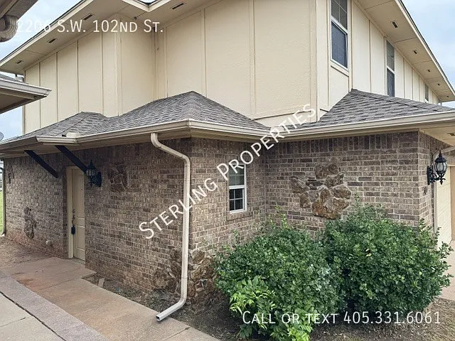 2206 SW 102nd St — Photo 2