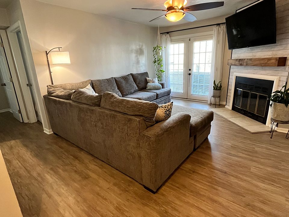 1st image of 640 Waters Dr