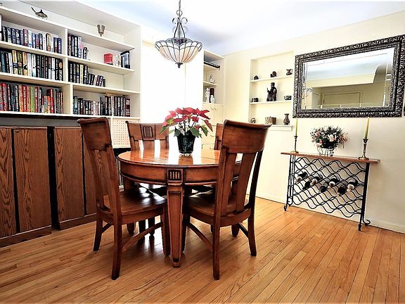 3rd image of 12924 S Woodbine