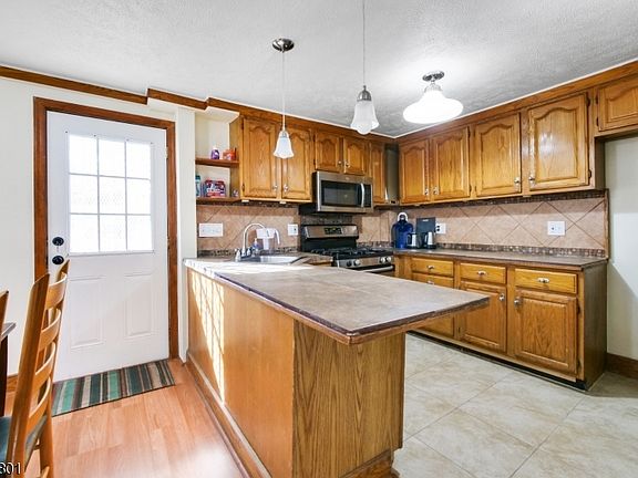 5th image of 168 Glenwood Ave