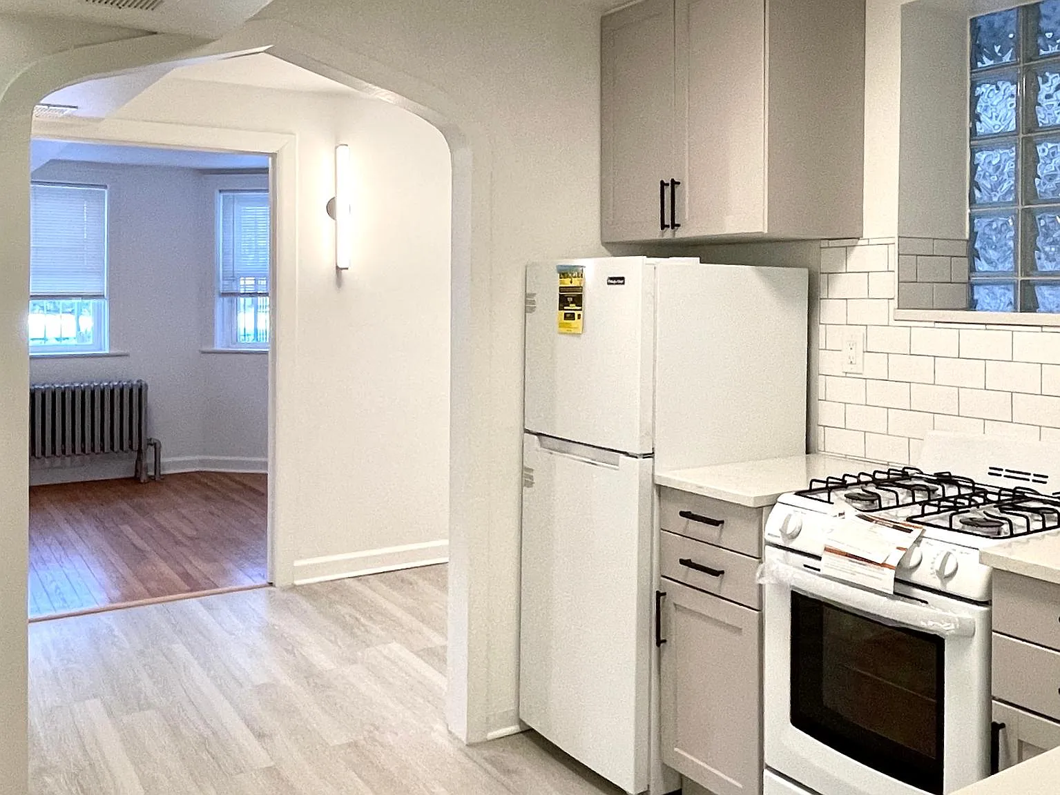 3412 N Avers Ave — Photo 1