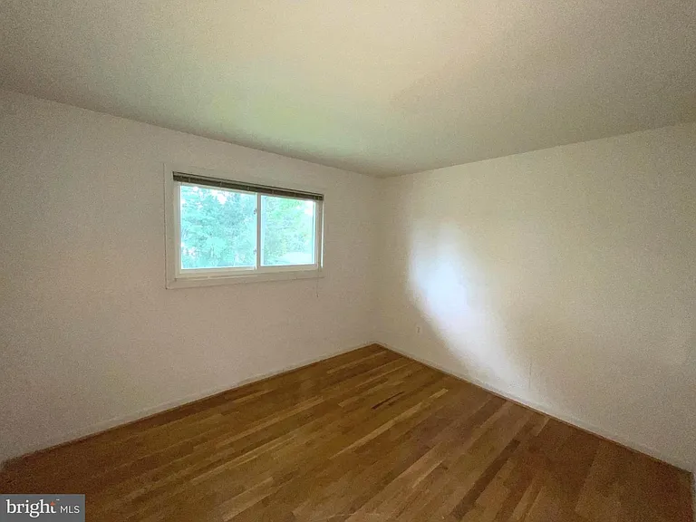 6933 Tyndale St — Photo 22