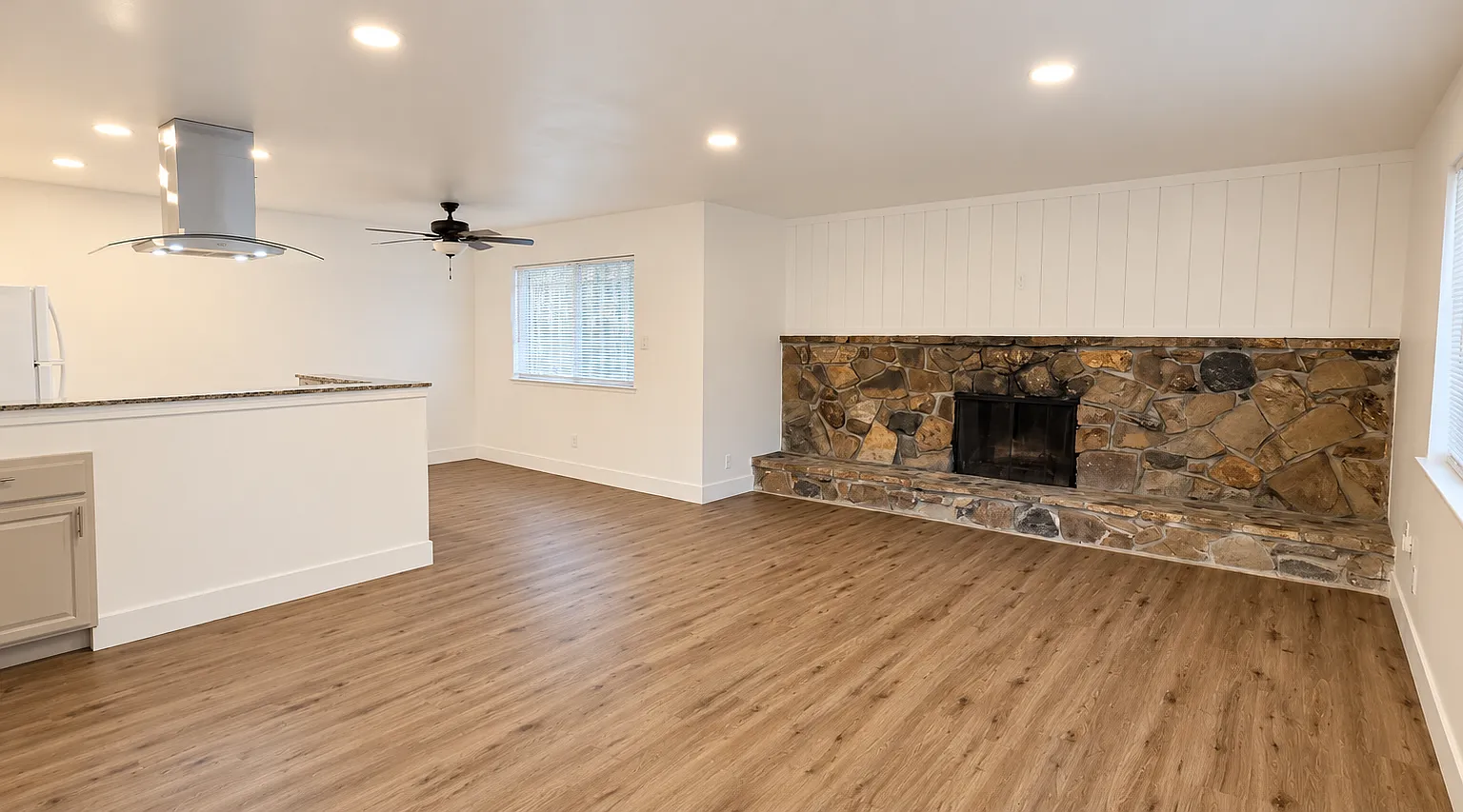 2 bed, 920 sqft, $1,750 — Photo 2