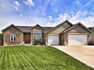 8801 Wendell Creek Dr, Saint Jacob, IL 62281