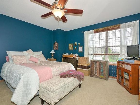 The kitchen is the heart of the home - and this one will not disappoint!