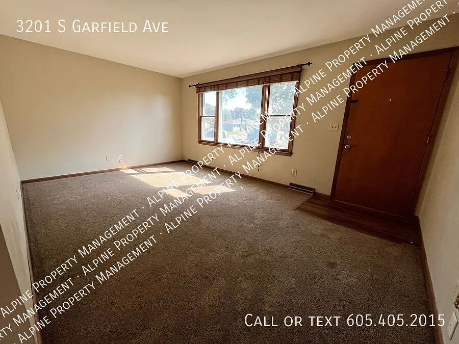 4 Bed/2 Bath Ranch Home w/ Large Finished Basement!! — Photo 4