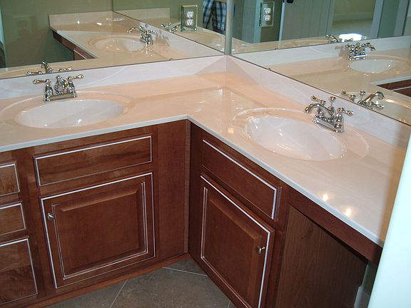 Mstr bath w/dbl vanities, sep whrlpool tub and shower w/ceramic surround!