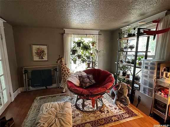 4th image of 2325 Athol St