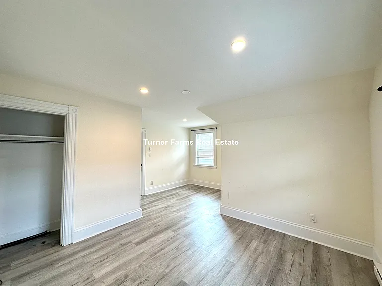 72 Roseclair St #2R — Photo 8