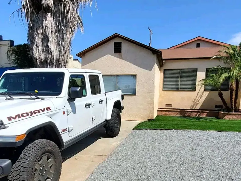 585 Vance St — Photo 32