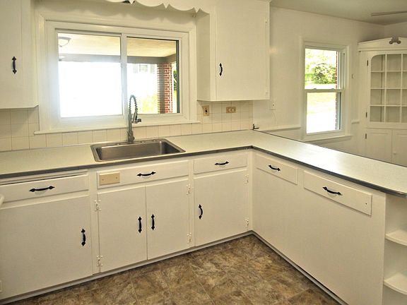 3rd image of 3428 Landon St