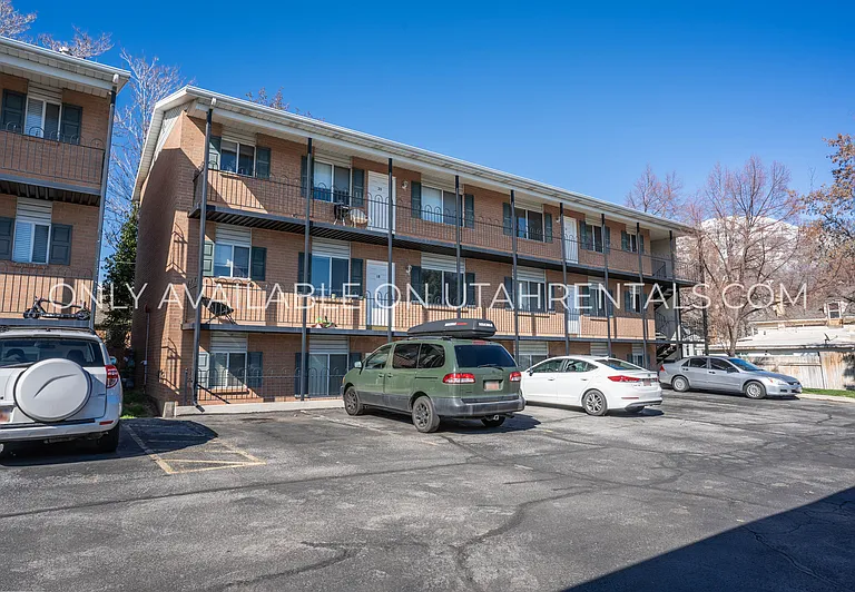 166 N 400 W #21 — Photo 16
