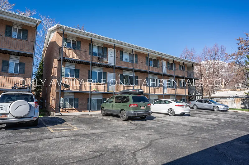 Building Photo - 166 N 400 W #21