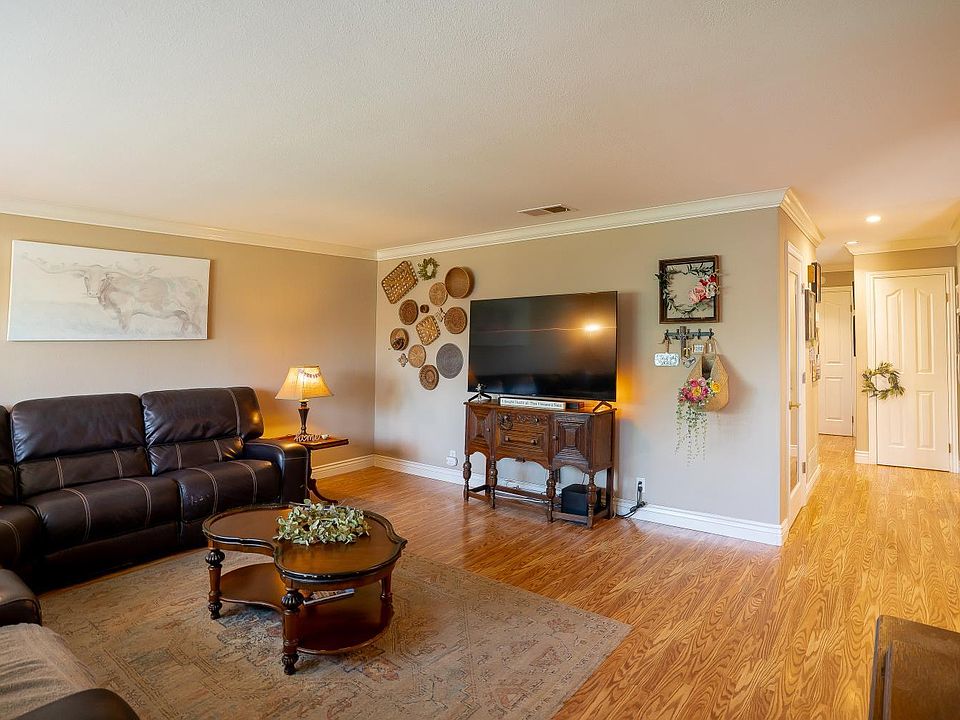 1st image of 292 Begonia Boulevard