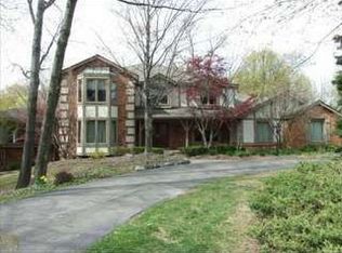 216 Woodwind Dr, Bloomfield Hills, MI 48304