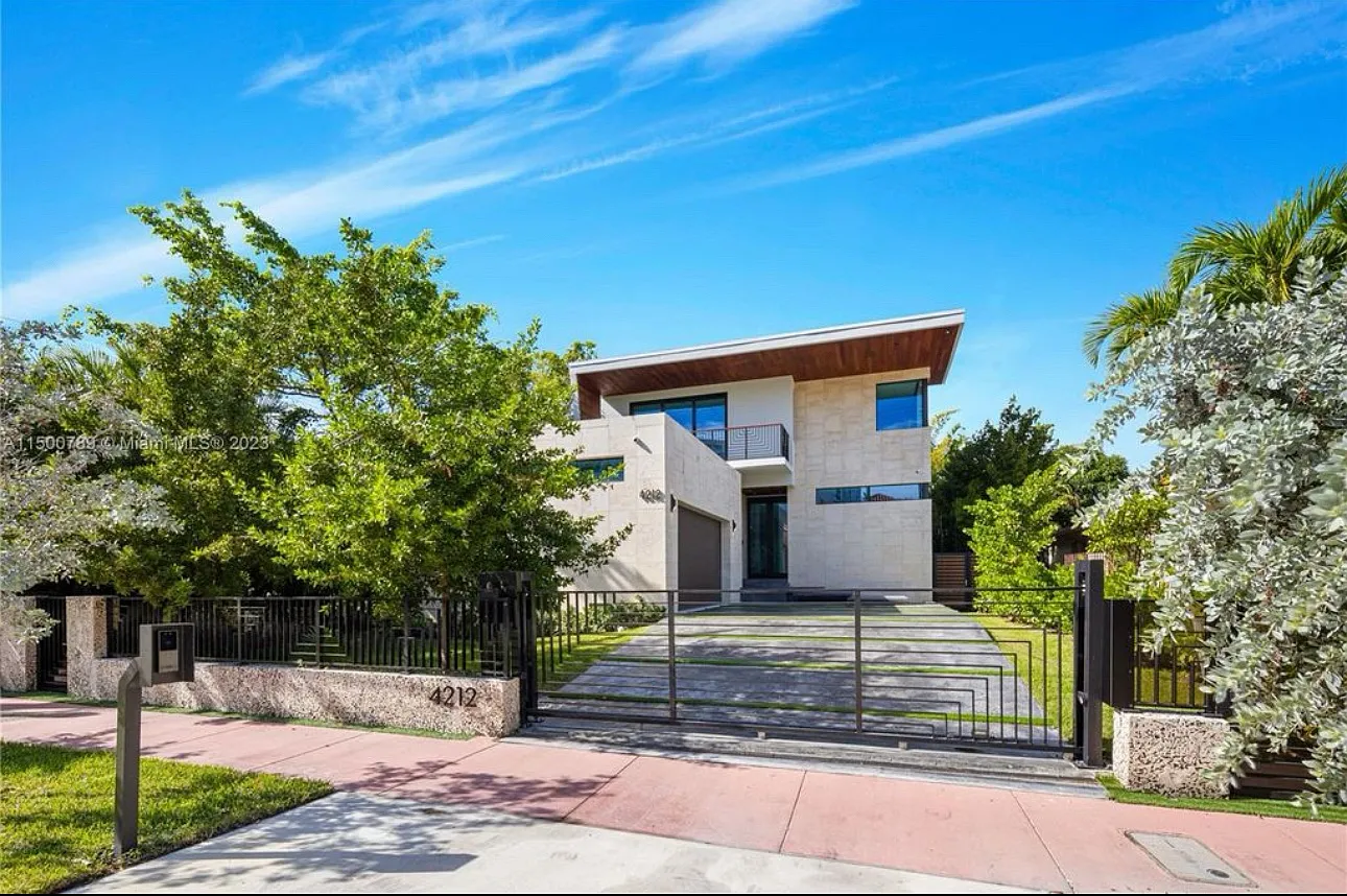 5 bed, 4660 sqft, $45,000 — Photo 2