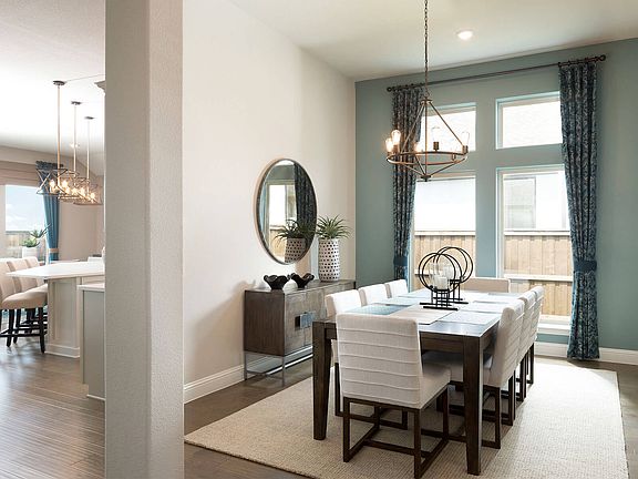 Gather for family meals in the formal dining room at The Ridge at Northlake.