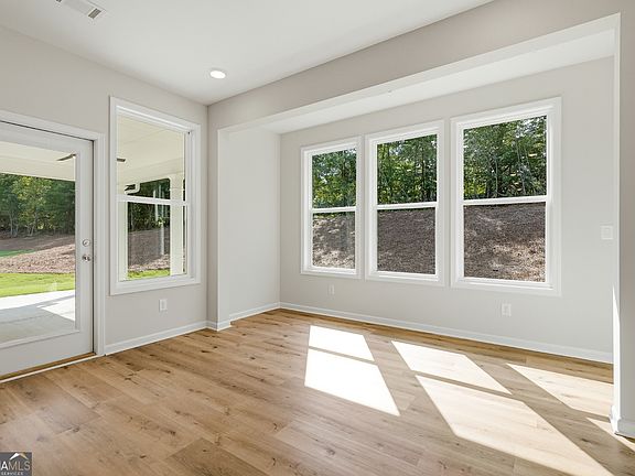5th image of 618 Sweetgrass Dr