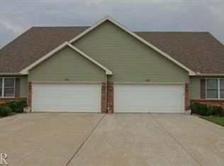 315 Burcham Dr, Le Roy, IL 61752
