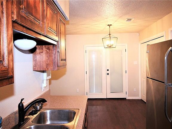 4th image of 1518 Clover Ln