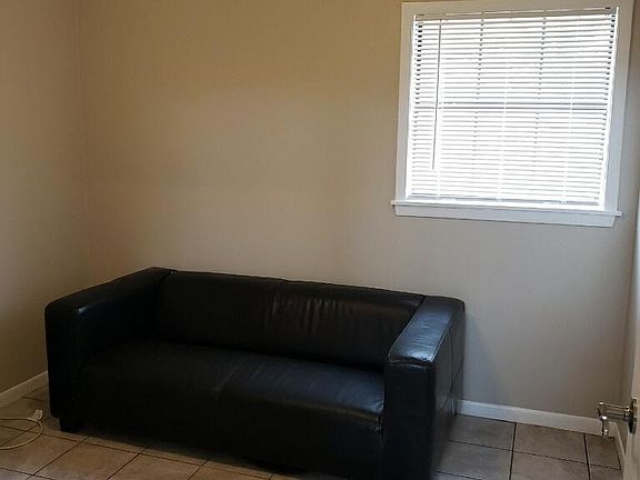 2nd image of 511 Locke St Ste C