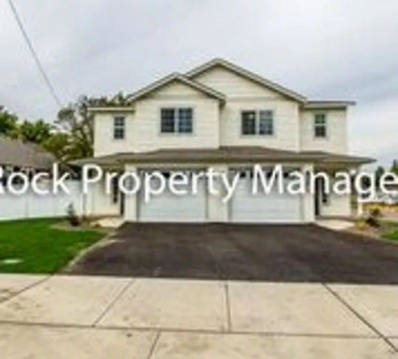 2009 N Flora Rd