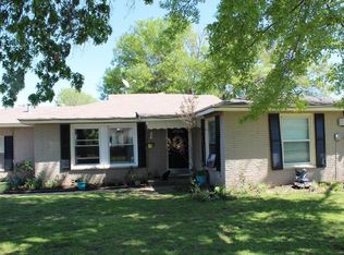 1201 Wade Hampton St, Benbrook, TX 76126