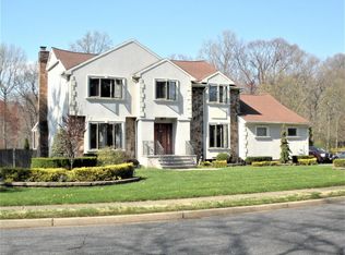 101 Wilshire Dr, Lincroft, NJ 07738