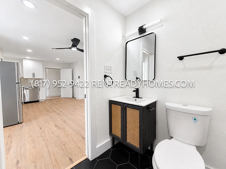 1510 W Jefferson Blvd #204 — Photo 9