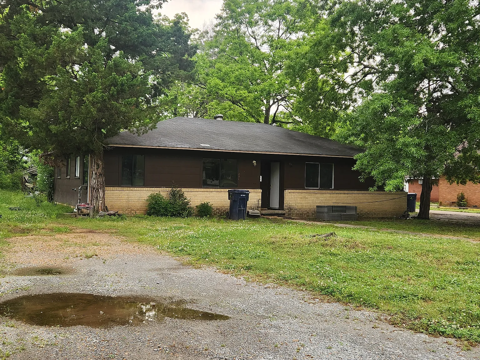 2 bed, 700 sqft, $575 — Photo 1