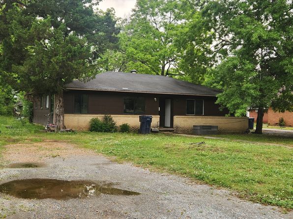 504 W Hemlock St #B, Brinkley, AR 72021