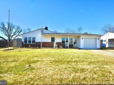 17 Disk Ln, Levittown, PA, 19055