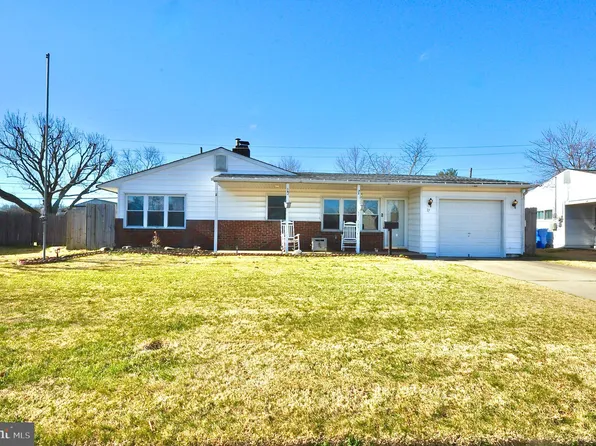 17 Disk Ln, Levittown, PA 19055