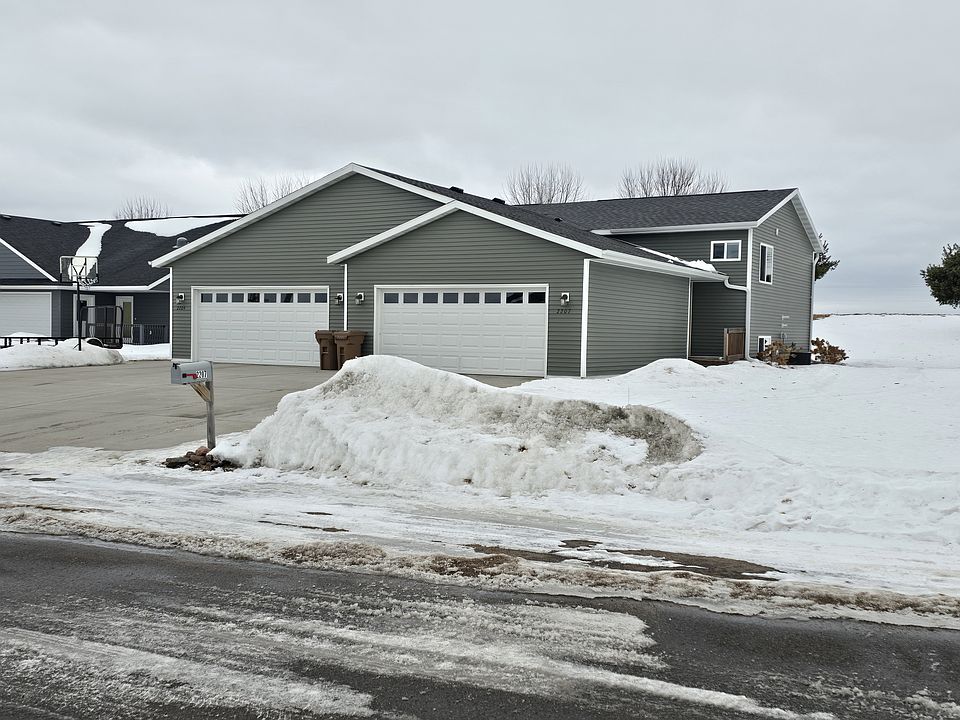 2nd image of 2207 2nd Ave