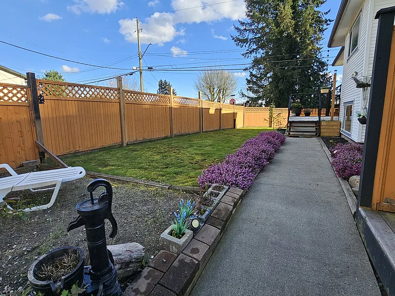 8211 Dogwood St — Photo 13