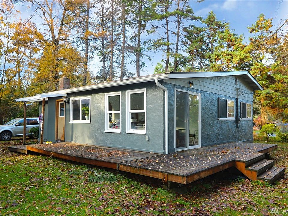 South facing back deck is a lovely space for enjoying your morning coffee. You look out to the peaceful backyard.
