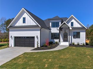 8 Benjamin Ct, Greensboro, NC 27455