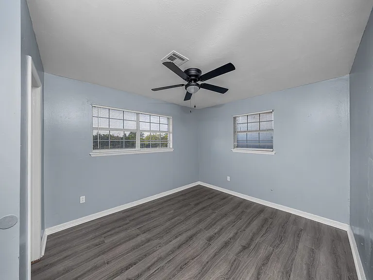408 NW Woodridge Dr — Photo 16