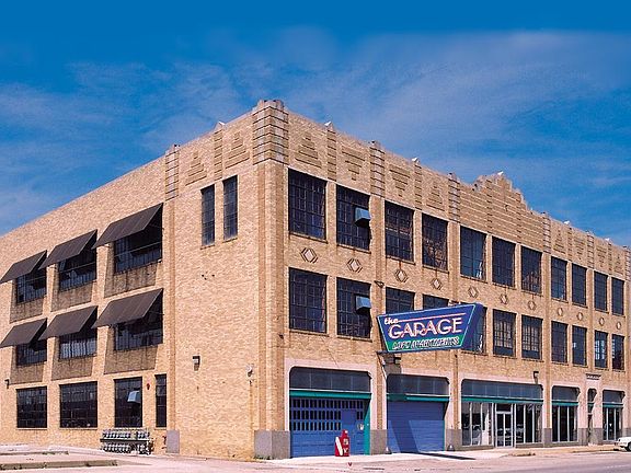 The Garage Loft Apartments 113 Nw 13th St Oklahoma City Ok Zillow [ 432 x 576 Pixel ]