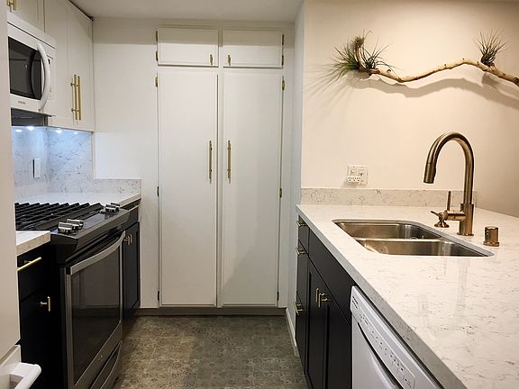 3rd image of 2700 Cahuenga Blvd E APT 4202