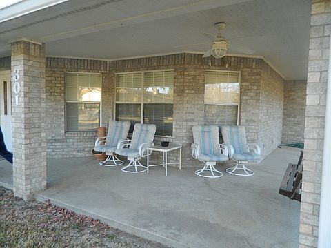 2nd image of 301 E Pheasant Road