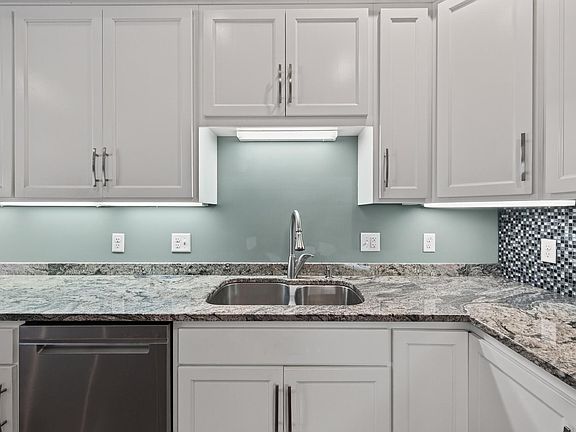 5th image of 834 Seal St