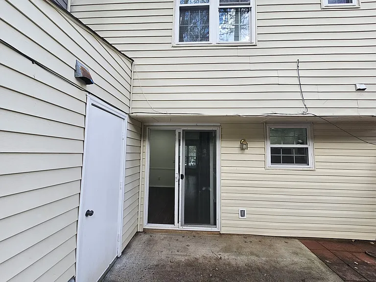2401 Queen Anne Ct — Photo 19