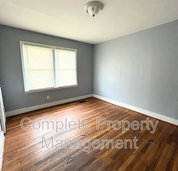 5219 Court G — Photo 8