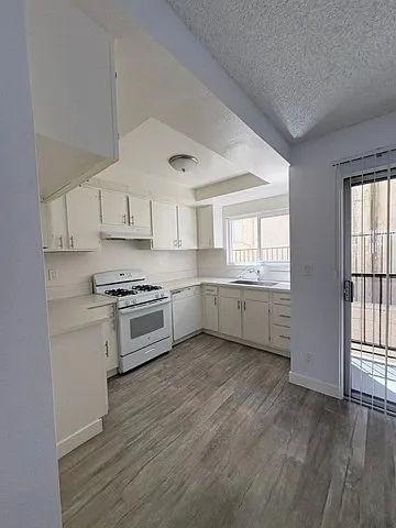 603 W 5th St #1 — Photo 5