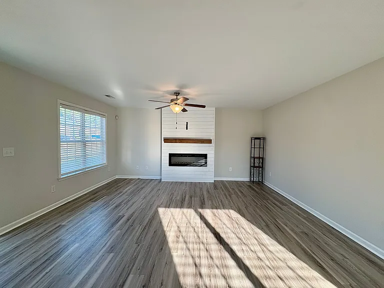 1933 Sapphire Rd — Photo 9