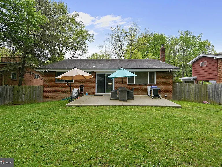 717 Hillsboro Dr — Photo 11