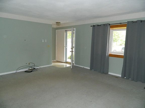 2nd image of 332 E Robinwood St